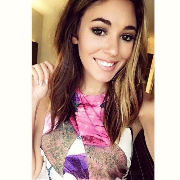 Meet your Posher, Amanda - Picture 3 of 8